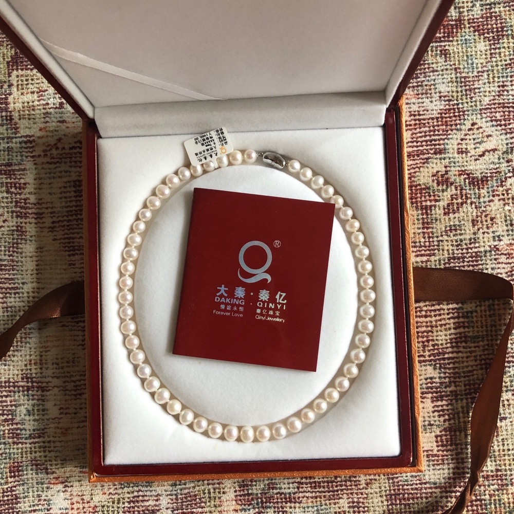NWT Pearl Necklace / choker